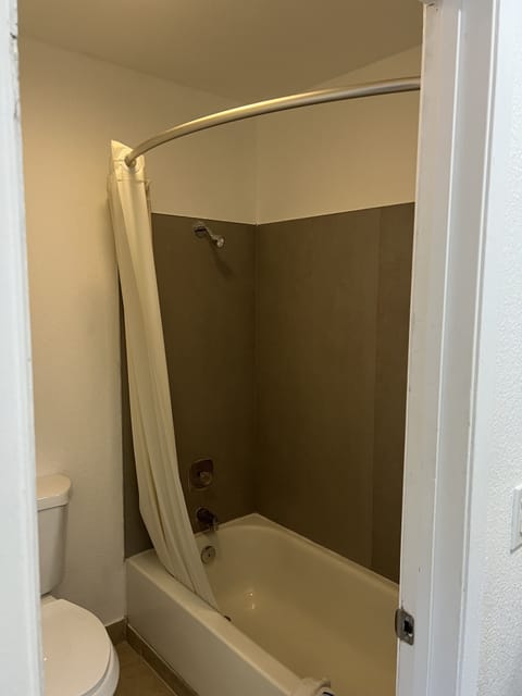 Standard Room, Non Smoking, Refrigerator & Microwave | Bathroom | Combined shower/tub, rainfall showerhead, towels