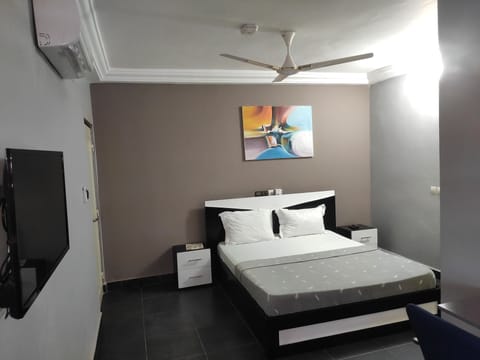 Deluxe Double Room, 1 Queen Bed, Non Smoking | Premium bedding, memory foam beds, free WiFi, bed sheets