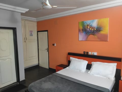 Deluxe Double Room, 1 Queen Bed, Non Smoking | Premium bedding, memory foam beds, free WiFi, bed sheets