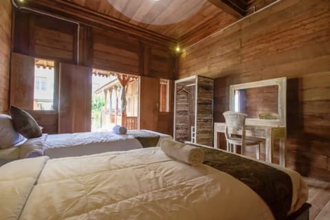 1 bedroom, desk, bed sheets