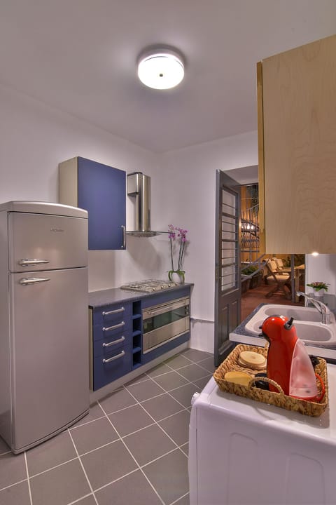 Fully equipped kitchen for ambitious chefs