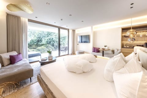 Minibar, in-room safe, desk, soundproofing