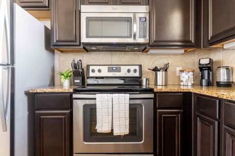 Superior Apartment | Private kitchen | Full-size fridge, microwave, oven, stovetop