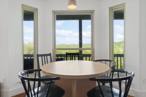 Dine with a view: A 5-seater round table, balcony, and the stunning hill country as your backdrop.