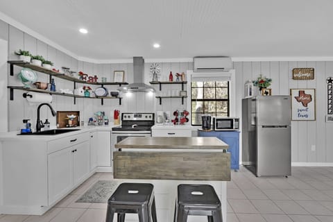 Large kitchen with modern finishes and touches of southern charm