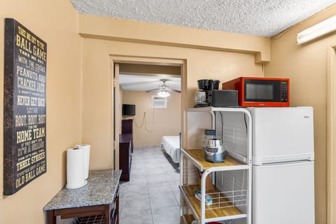 Condo, 1 Bedroom | Private kitchen | Fridge, oven, coffee/tea maker, toaster