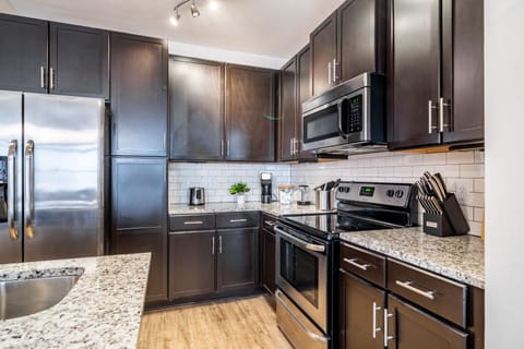 Superior Apartment | Private kitchen | Full-size fridge, microwave, oven, stovetop
