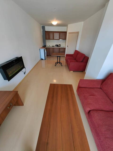 Apartment, 1 Bedroom, Mountain View | Living room