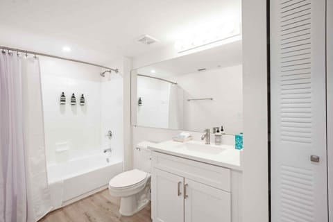 Exclusive Apartment | Bathroom | Hair dryer, towels, toilet paper