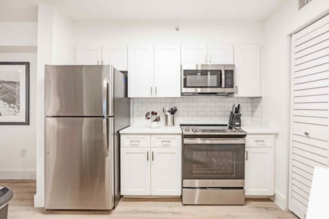 Exclusive Apartment | Private kitchen | Full-size fridge, microwave, oven, stovetop