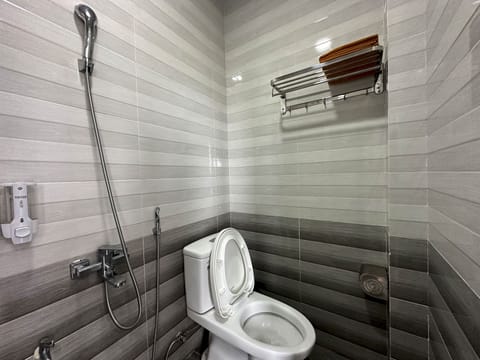 Deluxe Double Room | Bathroom | Shower, towels, toilet paper