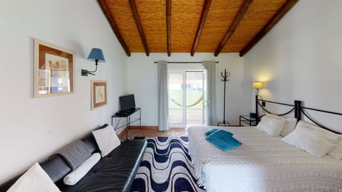 Suite Alentejo | Individually decorated, individually furnished, desk, laptop workspace