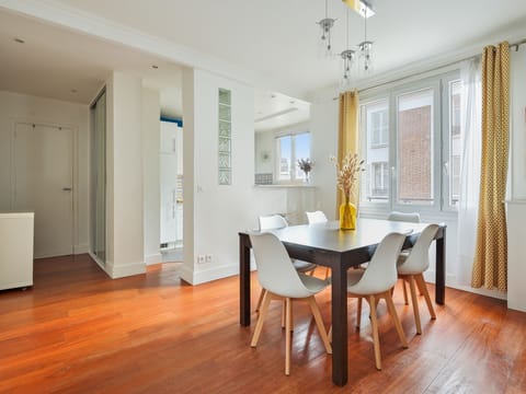 Salle à manger et cuisine