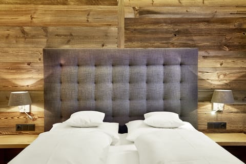 Double Room | Down comforters, minibar, desk, laptop workspace