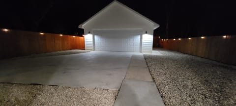 garage/ game room no ac/heat