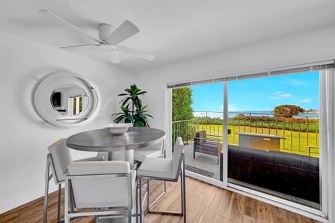 Dining Area - Seats 4