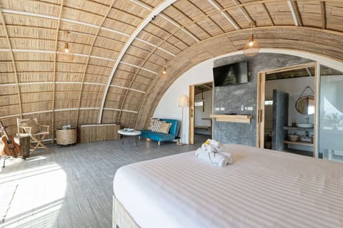 Signature Bungalow | Hypo-allergenic bedding, minibar, in-room safe, individually decorated