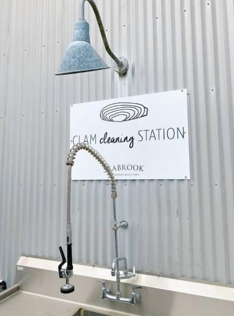 In town clam cleaning station