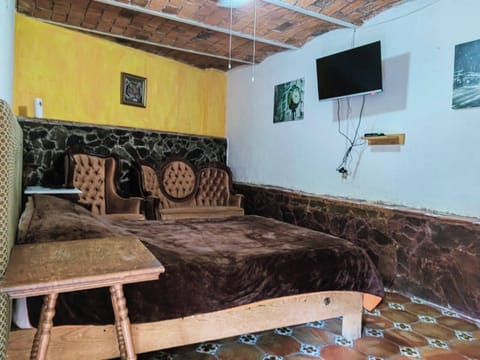 Basic Room | Individually furnished, iron/ironing board, free WiFi, bed sheets