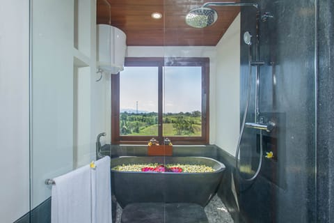 Deluxe Double Room | Bathroom | Shower, rainfall showerhead, hair dryer, slippers