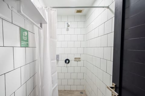 Standard Cabin | Bathroom