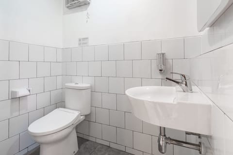 Standard Cabin | Bathroom