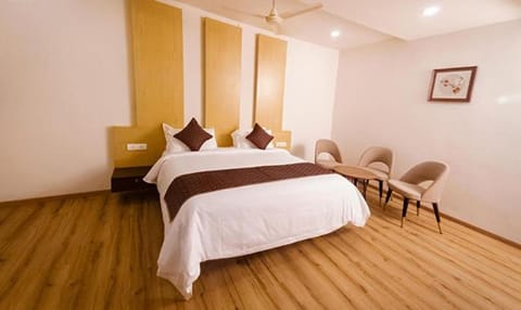 Executive Room, 1 King Bed | Egyptian cotton sheets, premium bedding, in-room safe, free WiFi