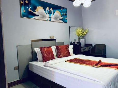 Classic Room, Non Smoking, Pool Access | Pillowtop beds, soundproofing, free WiFi, bed sheets
