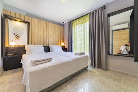 Superior Apartment, 1 Bedroom, Sea View | Egyptian cotton sheets, premium bedding, in-room safe, desk