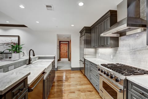 Condo, 3 Bedrooms | Private kitchen | Fridge