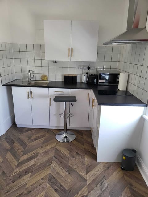 Apartment | Private kitchen | Fridge, microwave, stovetop, electric kettle