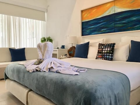 Comfort Room | Egyptian cotton sheets, premium bedding, minibar, in-room safe