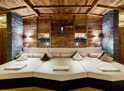 Couples treatment rooms, sauna, hot tub, steam room, Turkish bath