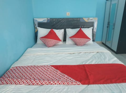 Basic Double Room | Laptop workspace, free WiFi, bed sheets