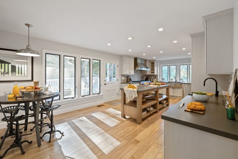 Plenty of prep space.