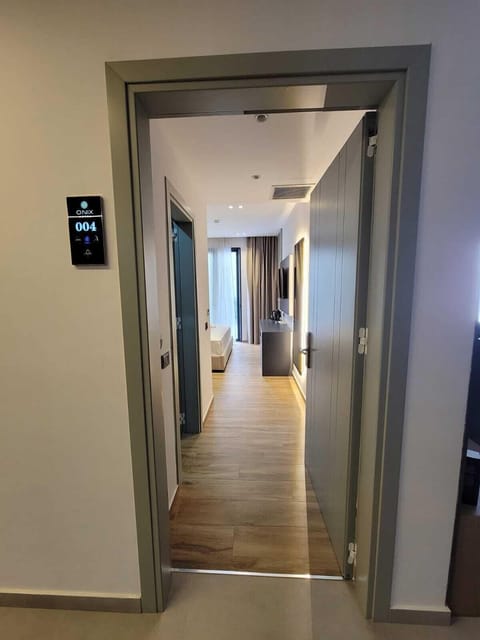 Double Room | 1 bedroom, premium bedding, in-room safe, desk