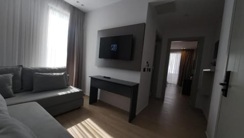 1 bedroom, premium bedding, in-room safe, desk