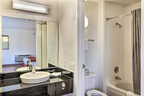 Deluxe Room, 2 Double Beds, Non Smoking, Refrigerator & Microwave | Bathroom | Shower, towels