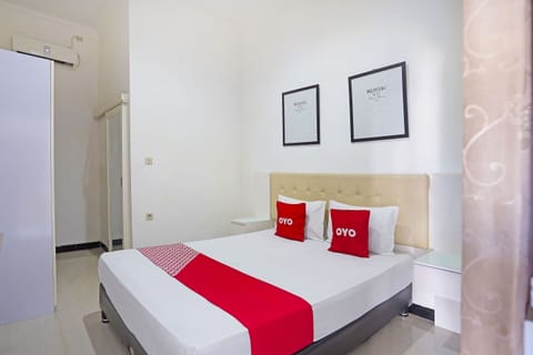 Standard Double Room | Desk, laptop workspace, free WiFi, bed sheets