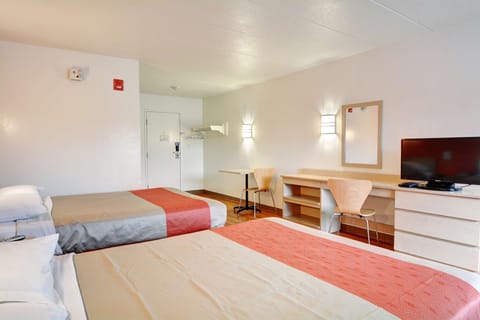 Standard Room, 2 Queen Beds, Non Smoking | Room amenity