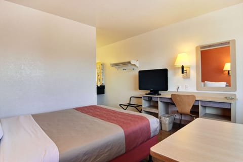 Standard Room, 1 Double Bed, Accessible, Non Smoking | Desk, rollaway beds, free WiFi, bed sheets