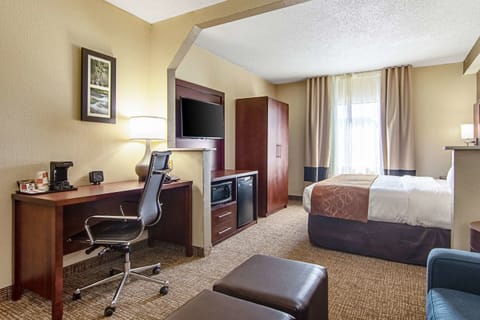 Suite, Multiple Beds, Non Smoking | Desk, soundproofing, iron/ironing board, free cribs/infant beds