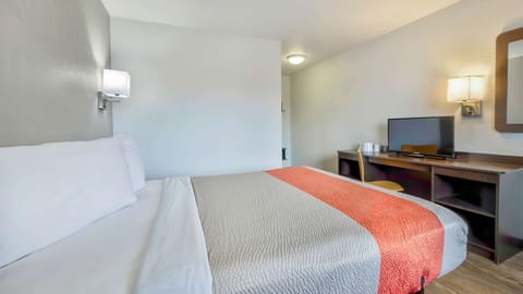 Deluxe Room, 1 Queen Bed, Non Smoking, Refrigerator & Microwave | Free cribs/infant beds, free WiFi, bed sheets