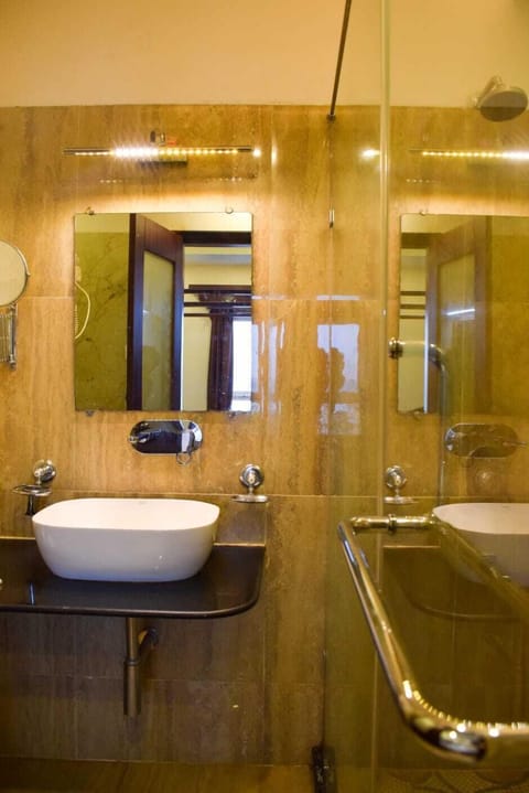 Superior Room | Bathroom