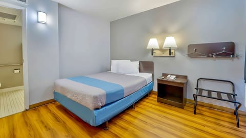 Standard Room, 1 Queen Bed, Accessible, Non Smoking | Free wired internet, bed sheets