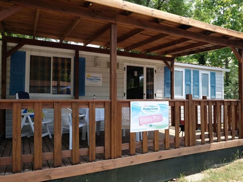 Property, Wood, Plant, Wood Stain, Tree, Fence, Hardwood, Shade, Plank, Real Estate