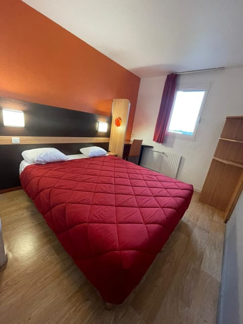 Standard Room, 1 Double Bed | Desk, blackout drapes, soundproofing, free WiFi