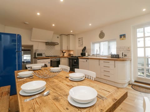 Fridge, dishwasher, electric kettle, toaster