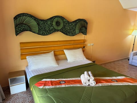 Minibar, in-room safe, individually decorated, individually furnished