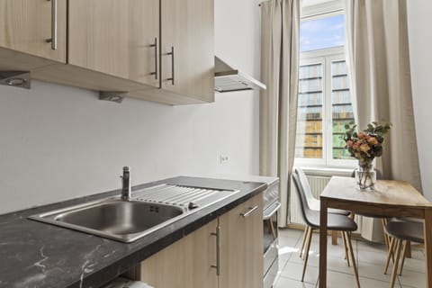 Apartment (4) | Private kitchen | Full-size fridge, oven, stovetop, espresso maker